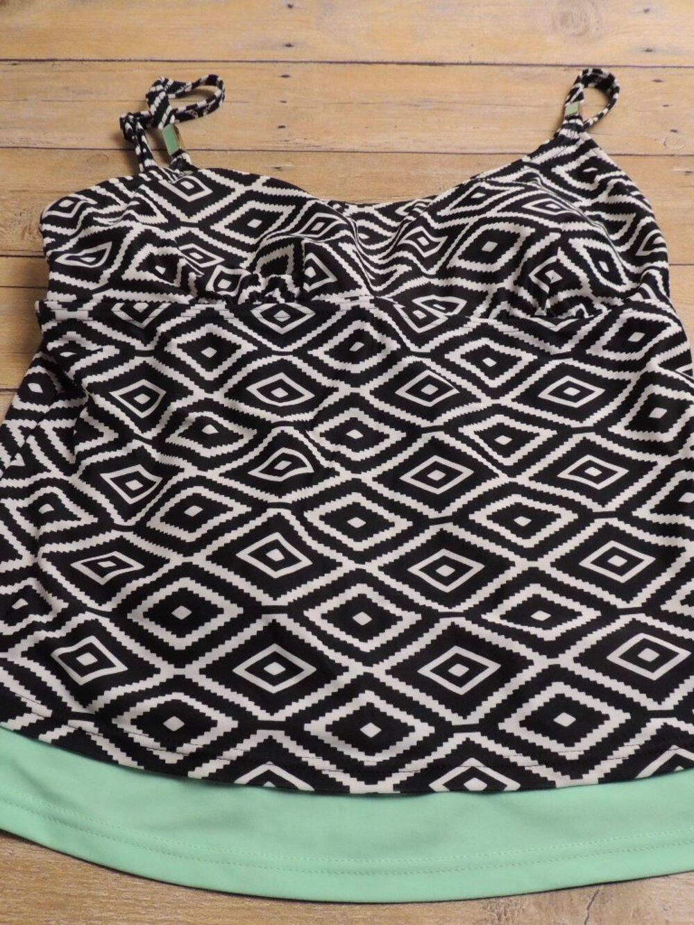 Beach Diva Black and white geometric tankini top  Women's size 10